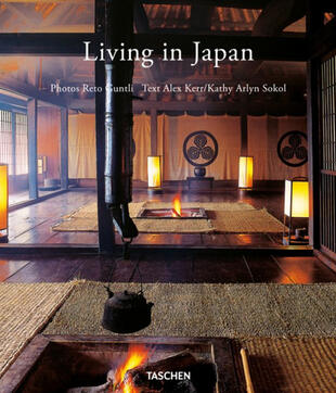 copertina Living in Japan. Ediz. italiana, spagnola, portoghese