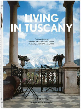 copertina Living in Tuscany. Ediz. italiana, spagnola e portoghese