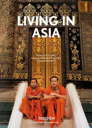 copertina Living in Asia. Ediz. inglese, francese e tedesca