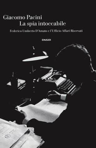 copertina La spia intoccabile. Federico Umberto D'Amato e l'Ufficio Affari Riservati