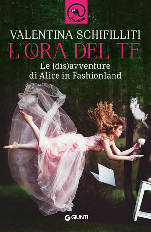 copertina L' ora del te. Le (dis)avventure di Alice in Fashionland